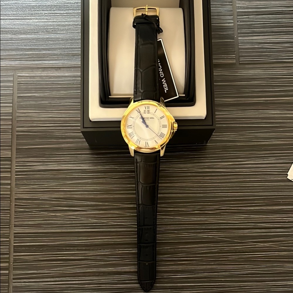 Raymond Weil Gold and Black Classic Watch - Picture 3 of 9